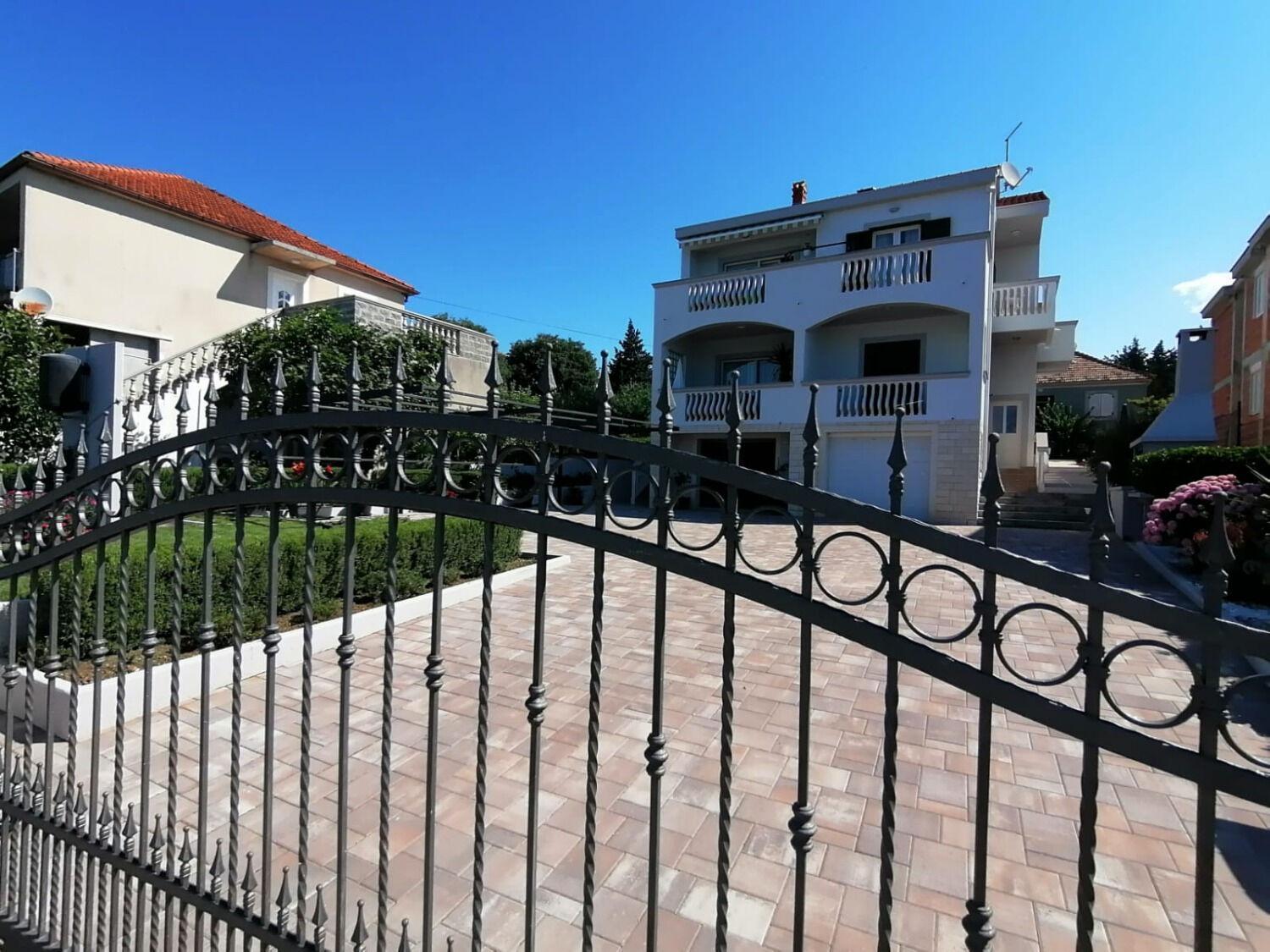 Apartments Petin Zadar Exterior photo